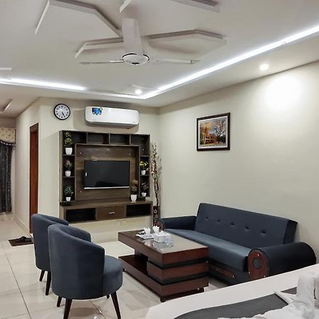 Hotel Crown Inn Multan Exterior photo