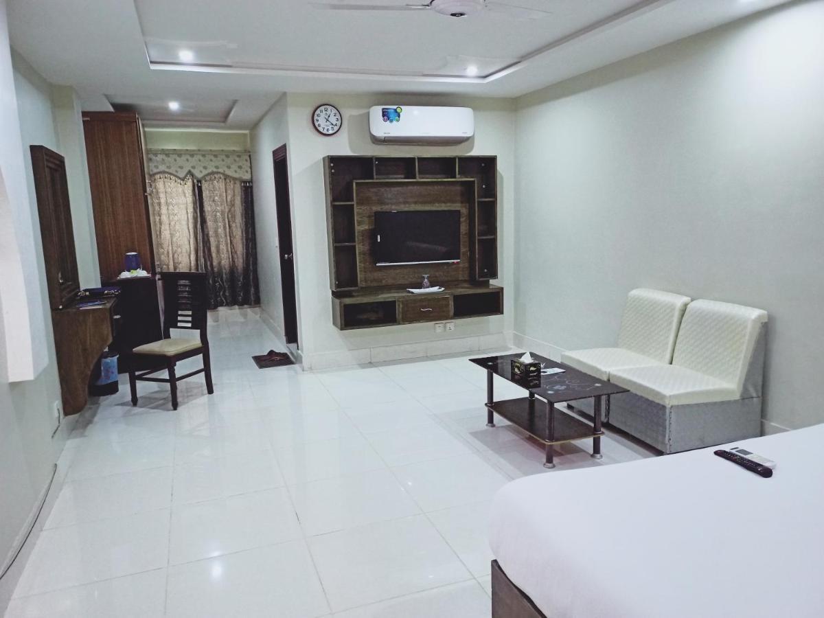 Hotel Crown Inn Multan Exterior photo