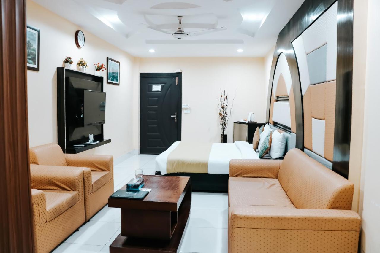 Hotel Crown Inn Multan Exterior photo
