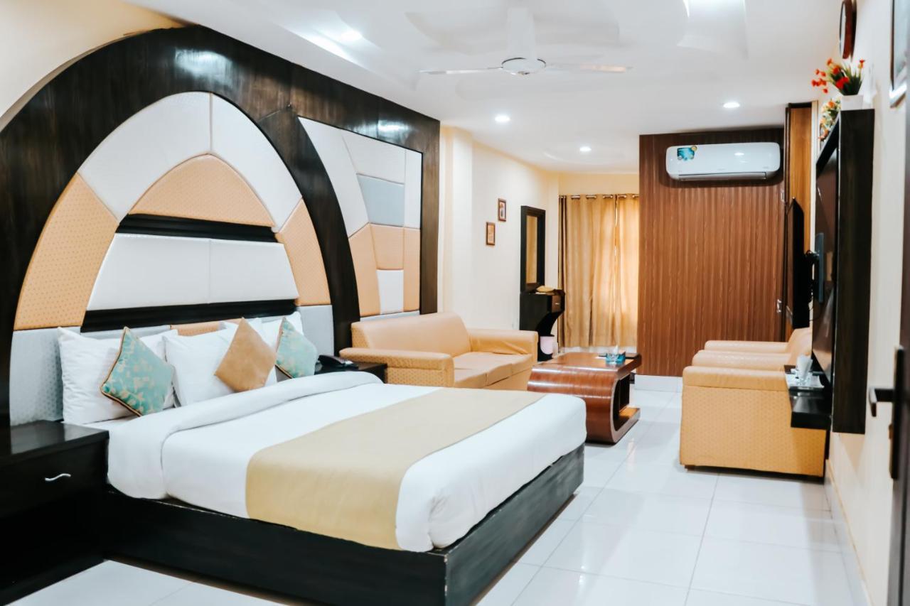 Hotel Crown Inn Multan Exterior photo