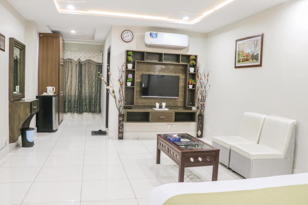 Hotel Crown Inn Multan Exterior photo