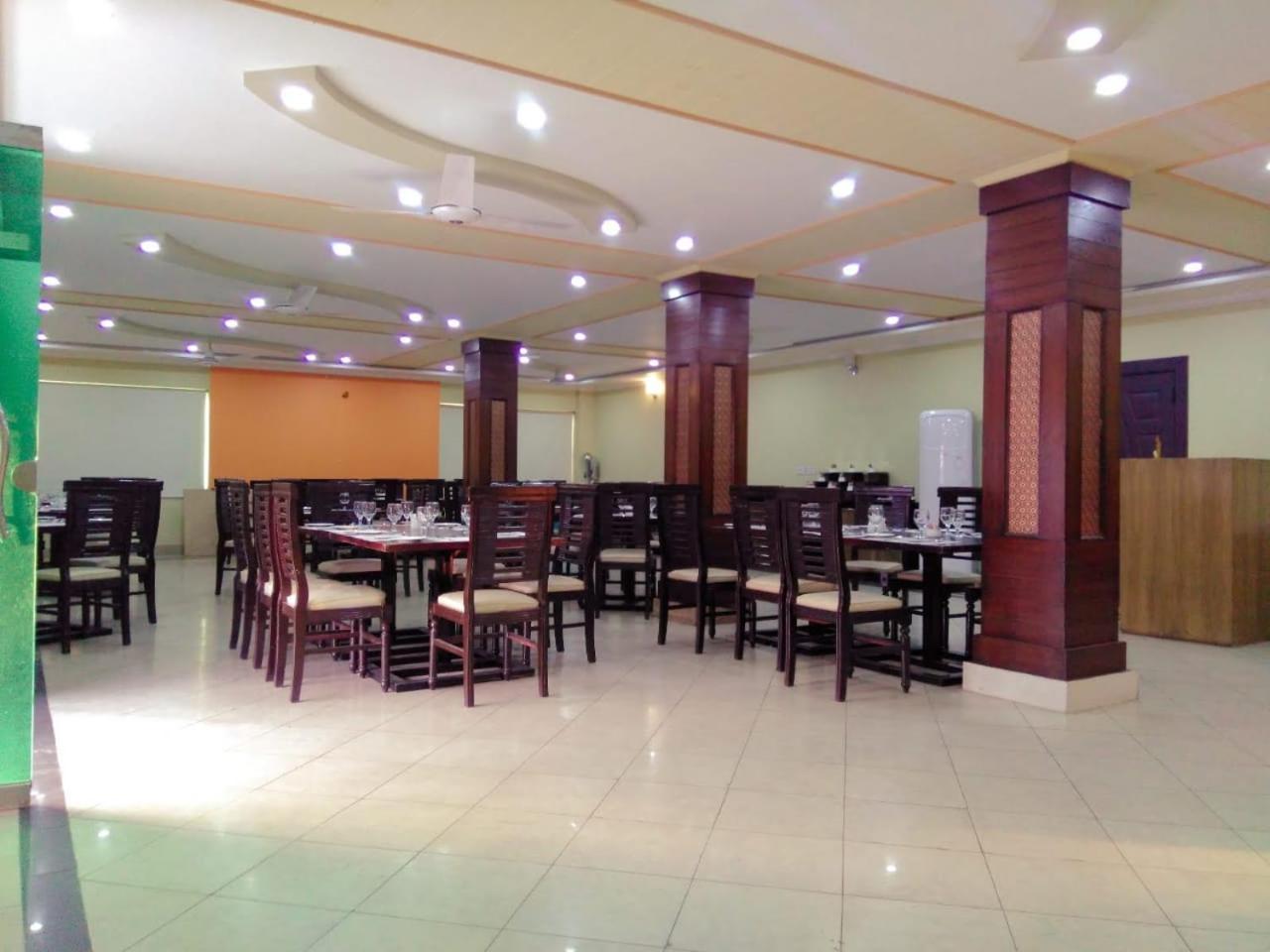 Hotel Crown Inn Multan Exterior photo