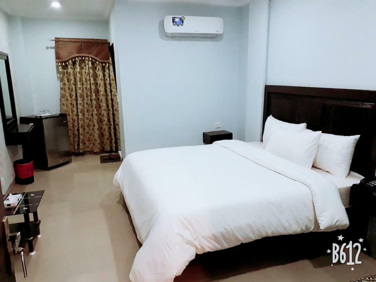 Hotel Crown Inn Multan Exterior photo