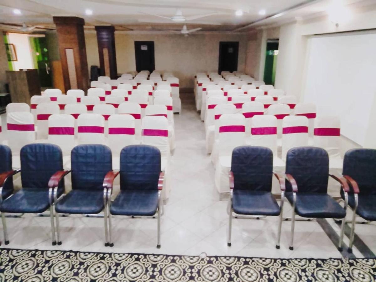 Hotel Crown Inn Multan Exterior photo