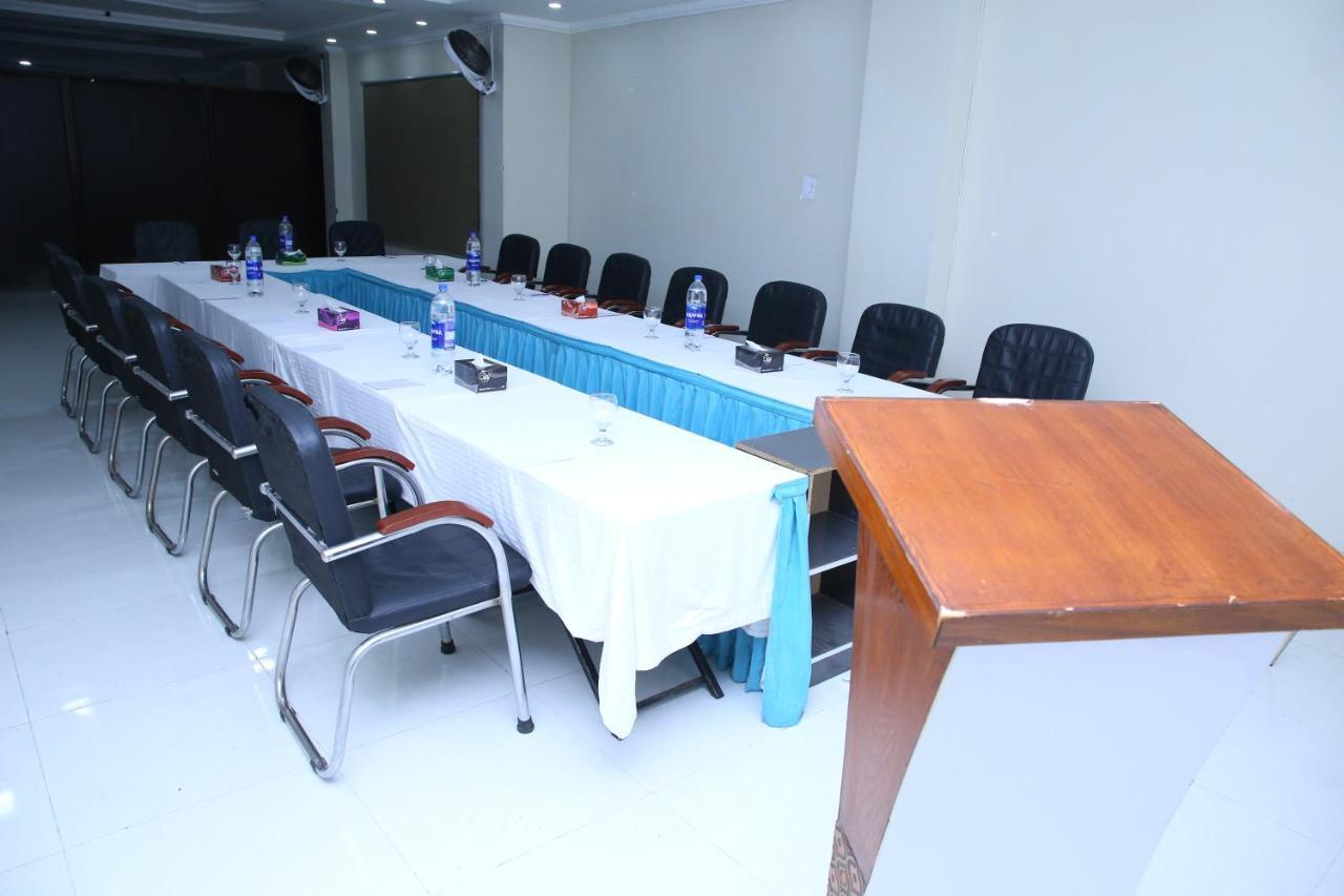 Hotel Crown Inn Multan Exterior photo